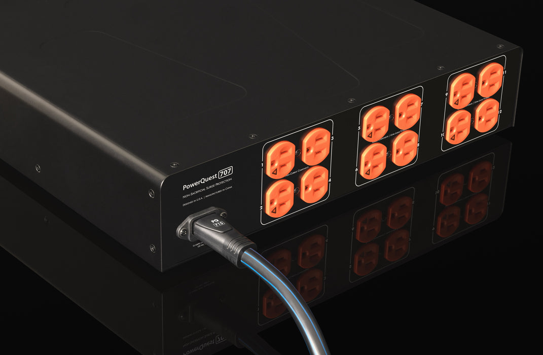 Audioquest PowerQuest PQ707 - Barre 12 prises-Correction 45AMP-PQ7152M