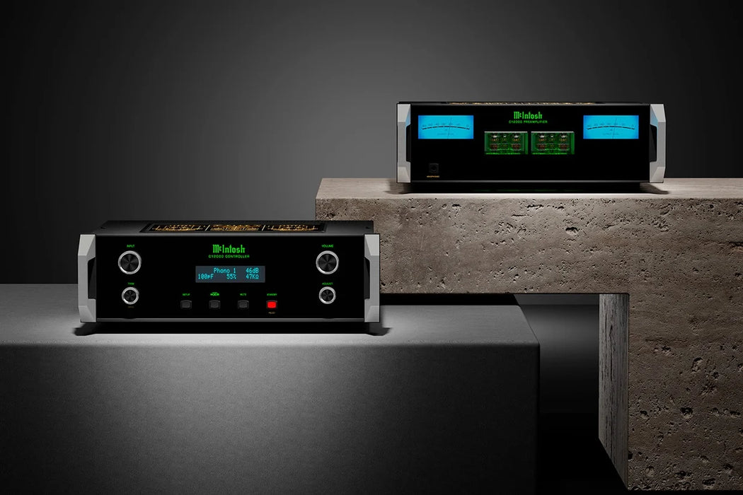 McIntosh C12000 - Préamplificateur stéréo section audio/contrôle séparées, 2 entrées phonos
