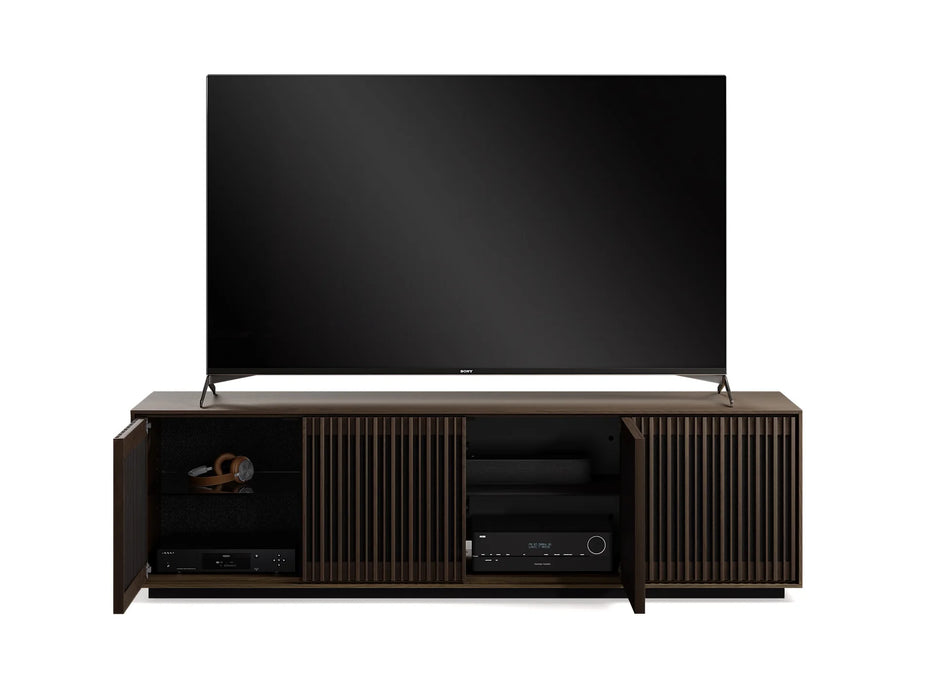BDI Profile 8479 | Meuble multimédia 4 portes audio-vidéo/téléviseur jusqu'à 85 pouces