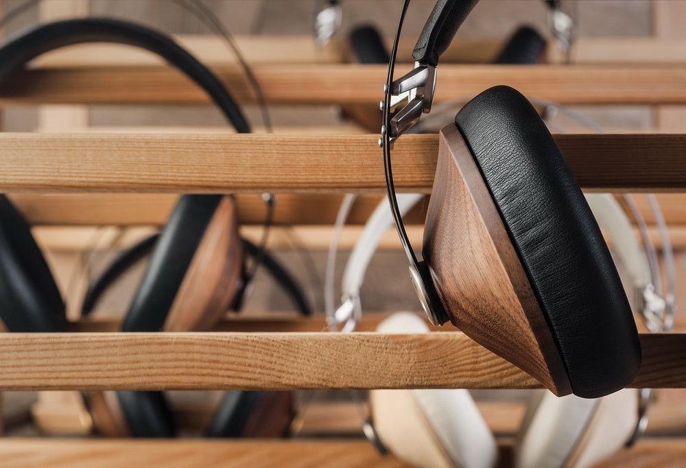 Mezeaudio Classic 99 Noyer/Argenté  - Casques d'écoute unique en bois satiné, ultra léger (260g), un assemblage robuste et précis, un design ultra moderne artisanal et une qualité sonore impeccable!