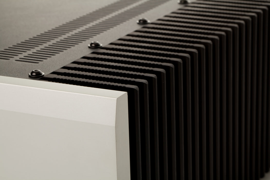 Amplificateur stéréo intégré 500W/C, cinq entrées XLR