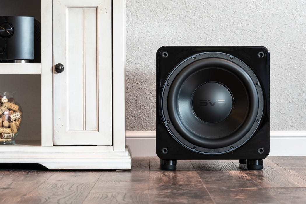 Caisson de basses SVS SB-3000 finition Piano Gloss – subwoofer compact 800W pour système Hi-Fi et home cinéma haute performance