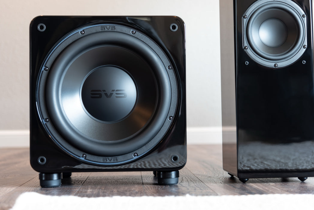 Caisson de basses SVS SB-3000 finition Piano Gloss – subwoofer compact 800W pour système Hi-Fi et home cinéma haute performance